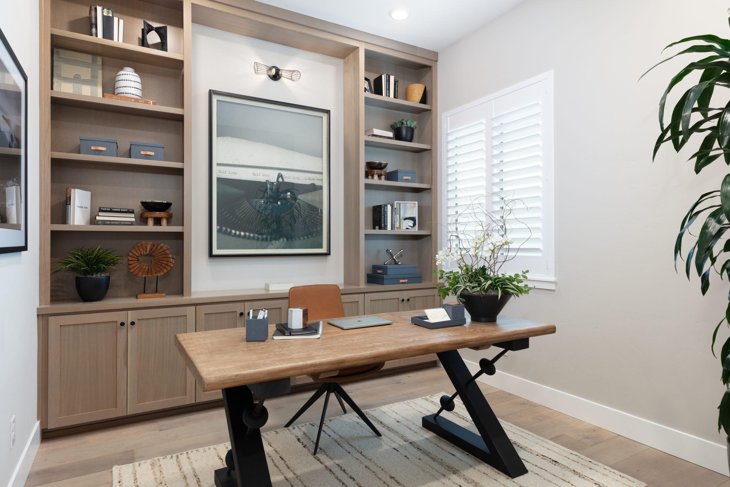 Traditional kitchen with breakfast nook seating